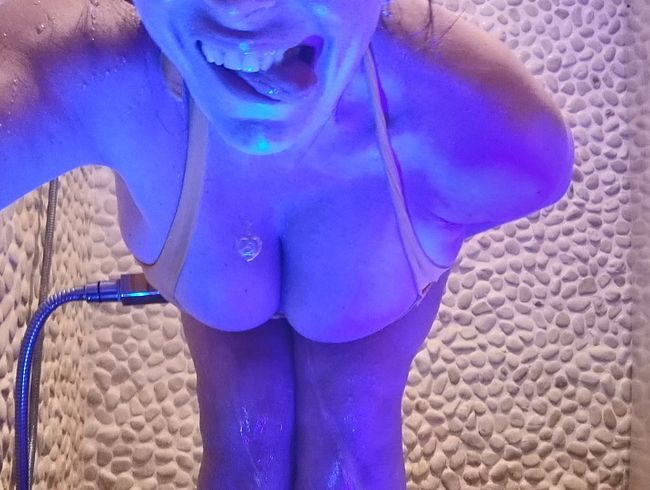 aische-pervers's Porno Video: Meine neue Dusche wird eingeweiht :)