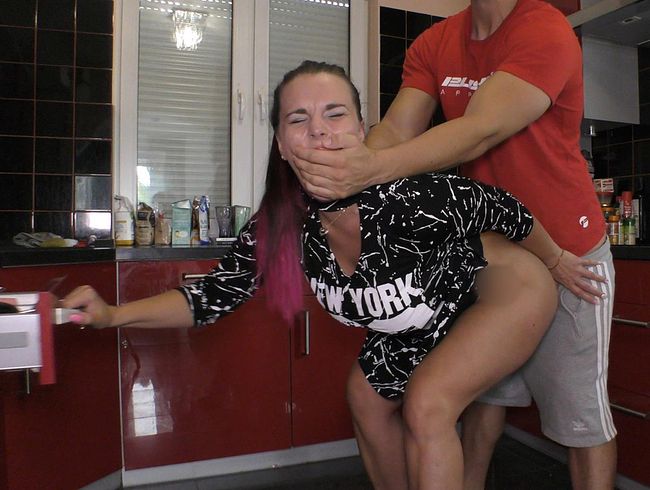 aische per***s Porno Video: Fremdana*fi** während mein Freund zur Tanke fährt...